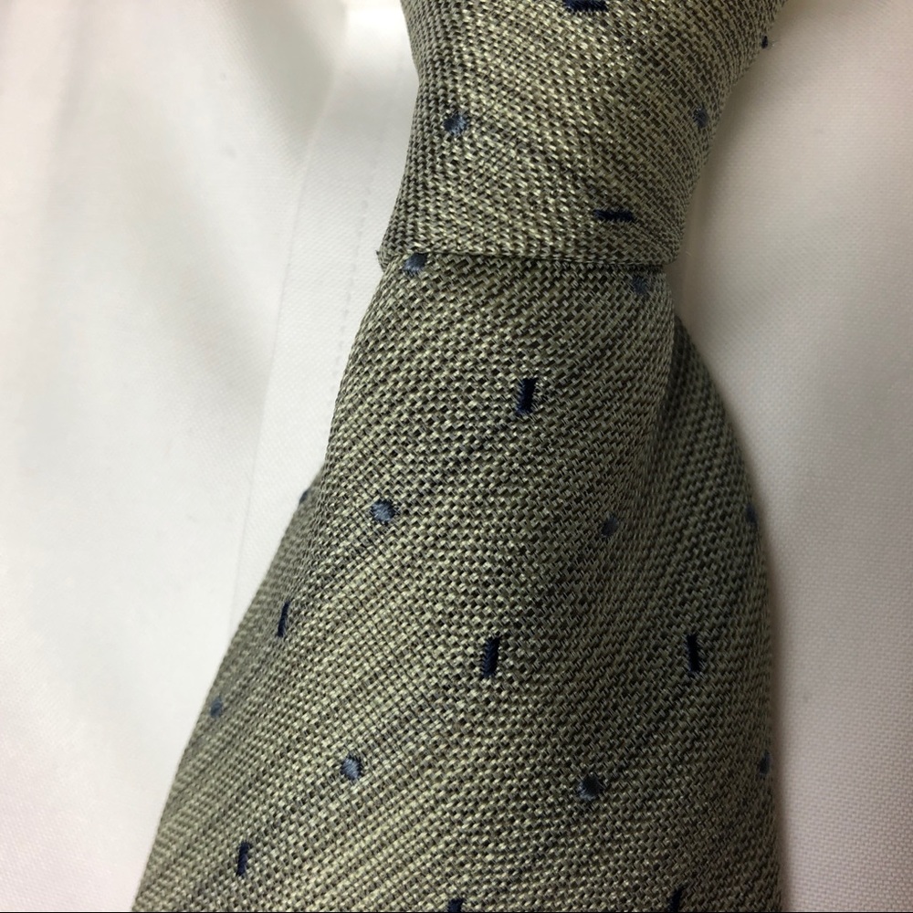 Claiborne Mens Tie 100% Silk